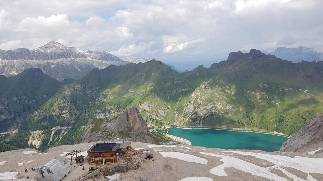 Hotel Soreghes Gran Chalet Campitello di Fassa Exterior foto