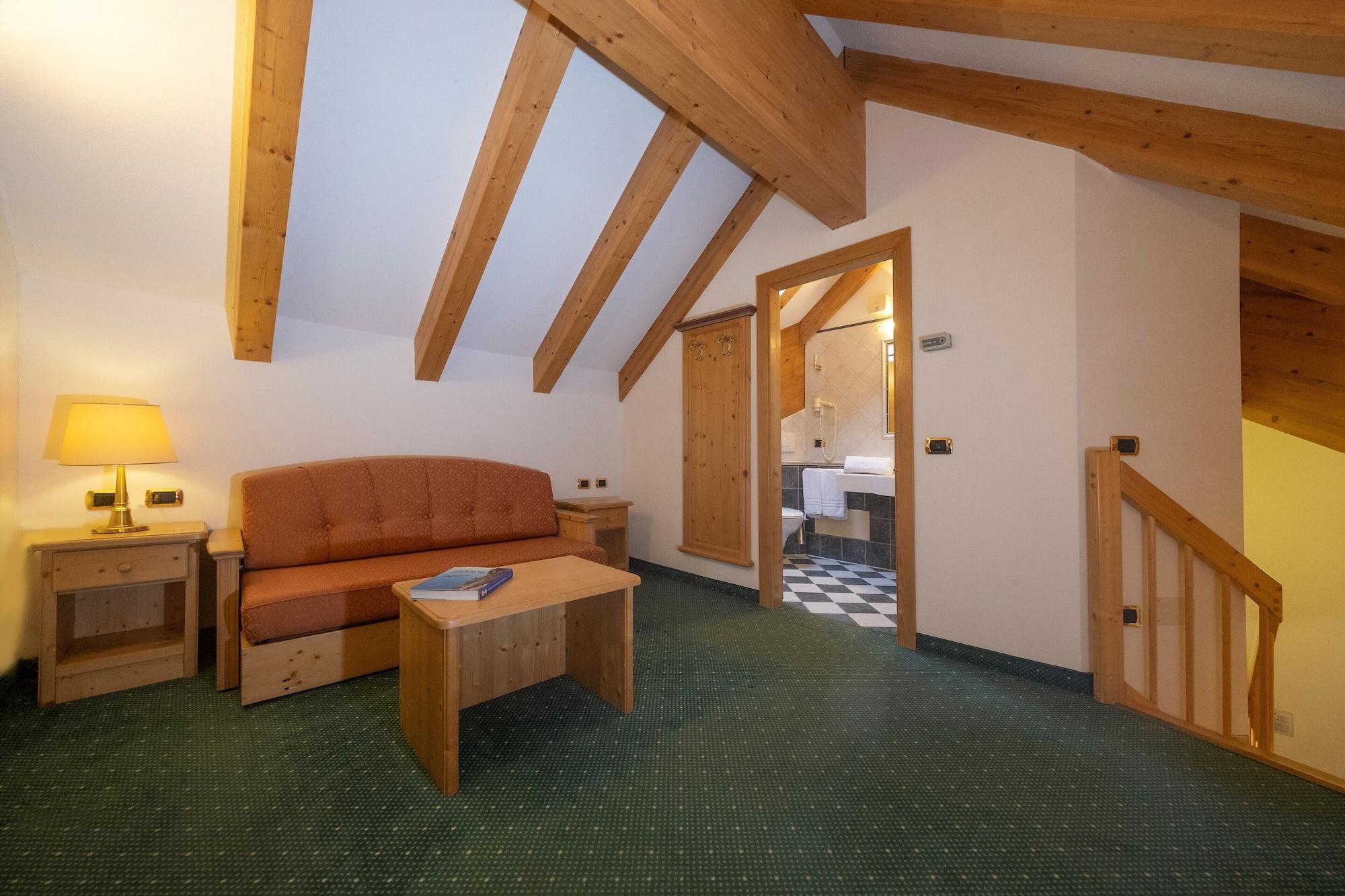 Hotel Soreghes Gran Chalet Campitello di Fassa Exterior foto